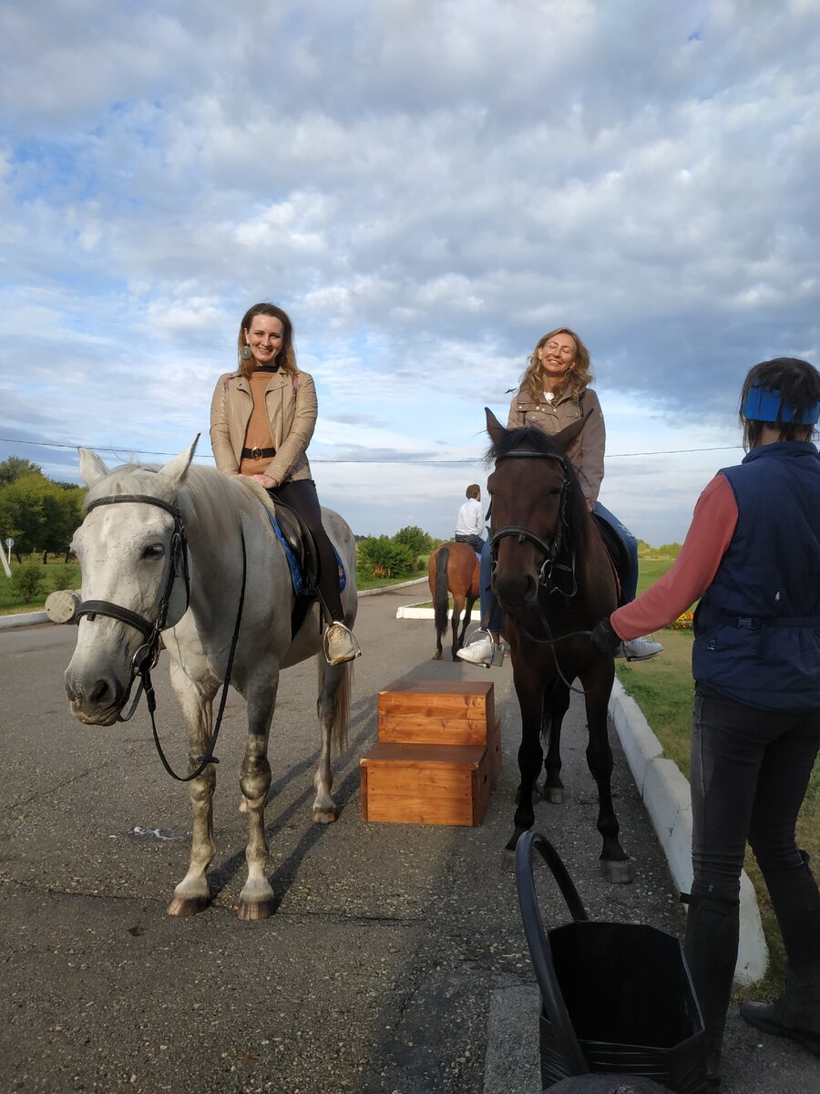Ну вот,девчонки готовы к поездке.