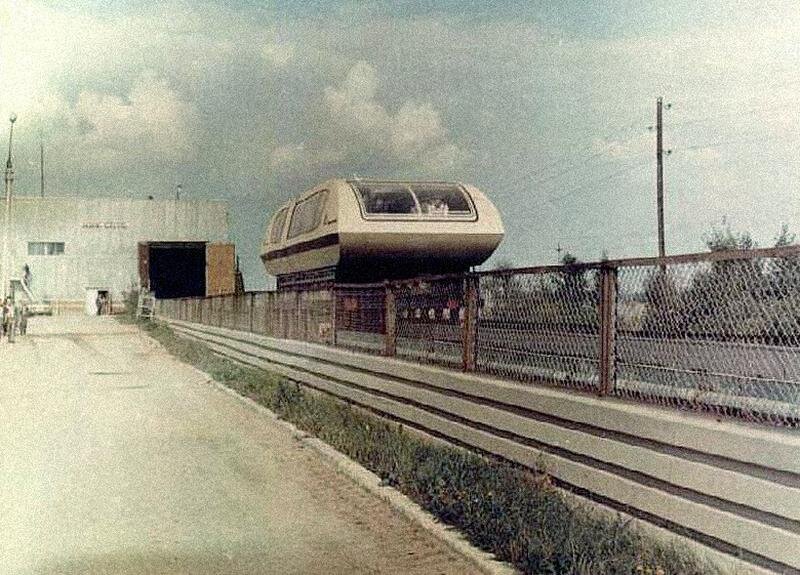 1986 год, ТП-05 на полигоне в Раменском. 800-метровый участок не позволял разогнаться до крейсерских скоростей, но первичные «заезды» этого не требовали. Вагон, построенный в крайне сжатые сроки, обошёлся почти без «детских болезней», что было хорошим результатом.