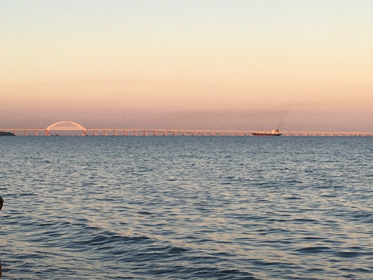 У Крымского моста рекорд - проехало 1,5 млн грузовиков