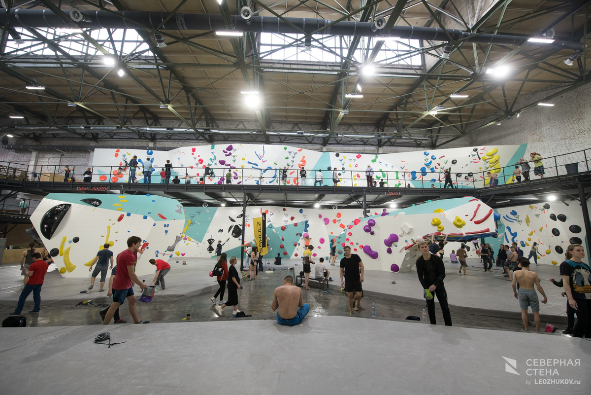 North wall. Скалодром Северная стена СПБ. Северная стена скалодром Петроградская. Северная стена Петроградская Санкт-Петербург. Северная стена Петроградская боулдеринг.