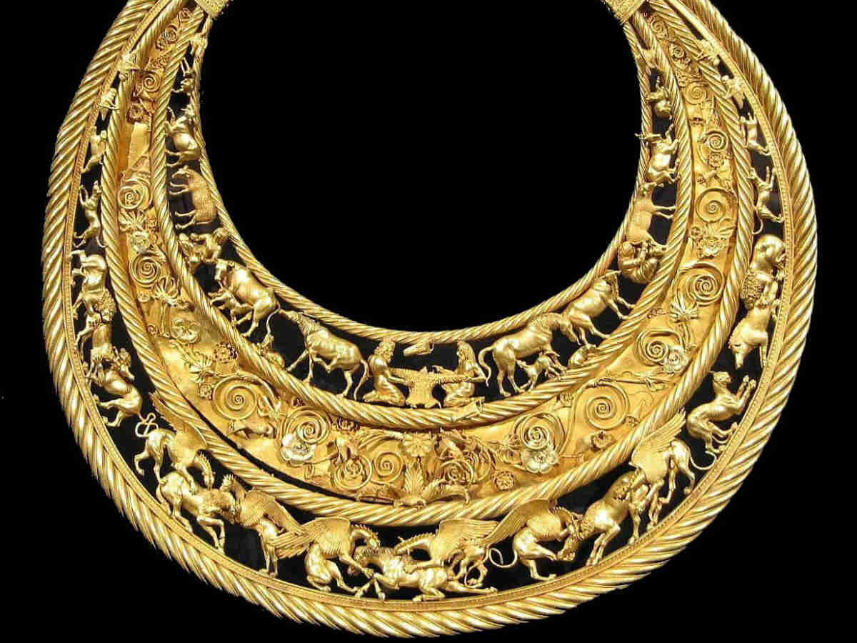 Пектораль (нагрудное украшение). Найдена в 1971 году археологом Б.Н.Мозолевским