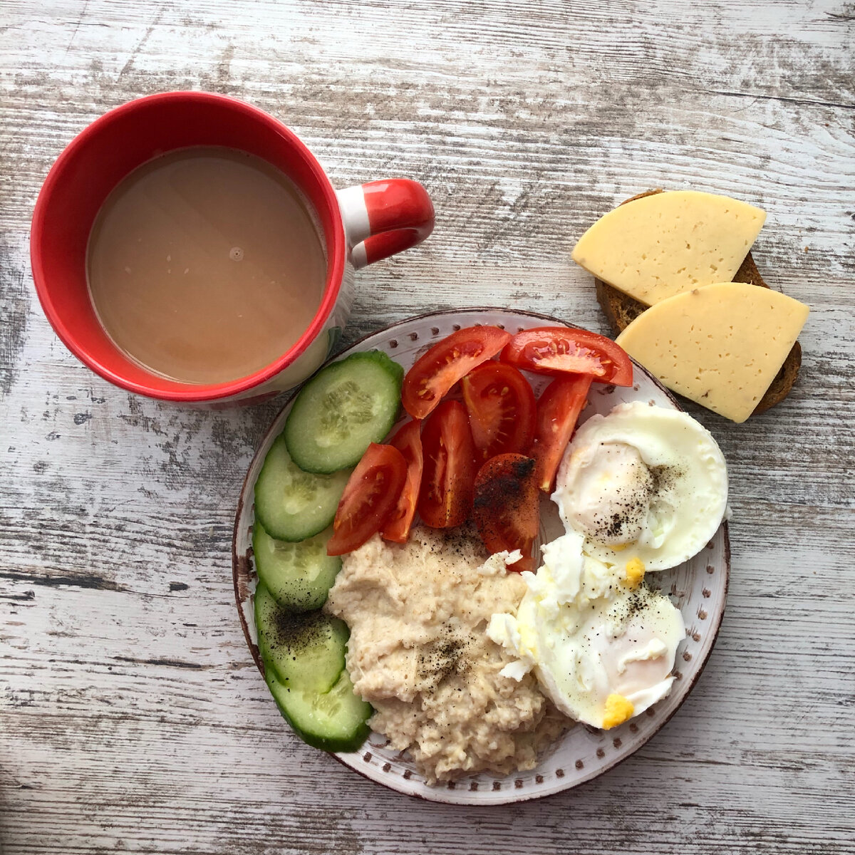 Вот такой завтрак тоже очень полноценен-овсянка соленая,овощи,яйцо,сыр и хлеб.