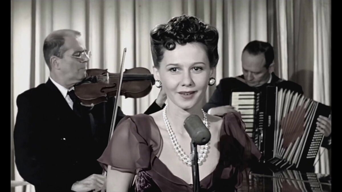 И как всегда Полина Агуреева-одна из лучших исполнительниц русского романса. Фото Яндекс.Картинки.