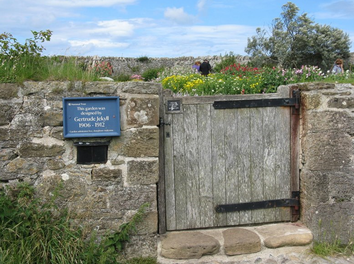 вход в сад - мне так нравятся калитки  
