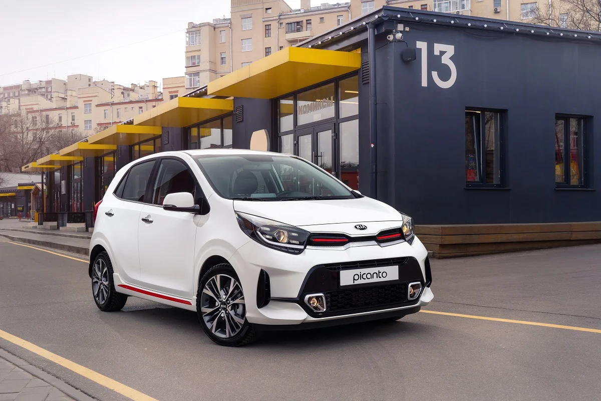 
KIA Picanto — идеальный вариант для жителей города: легко маневрировать в потоке и никаких трудностей с парковкой