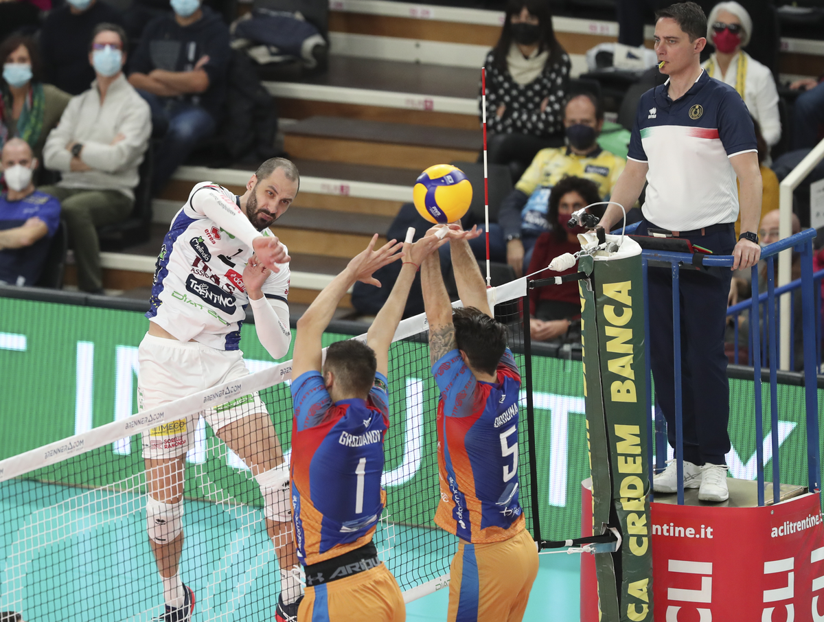 Сокрушительная атака Матея Казийского. Фото: Serie A