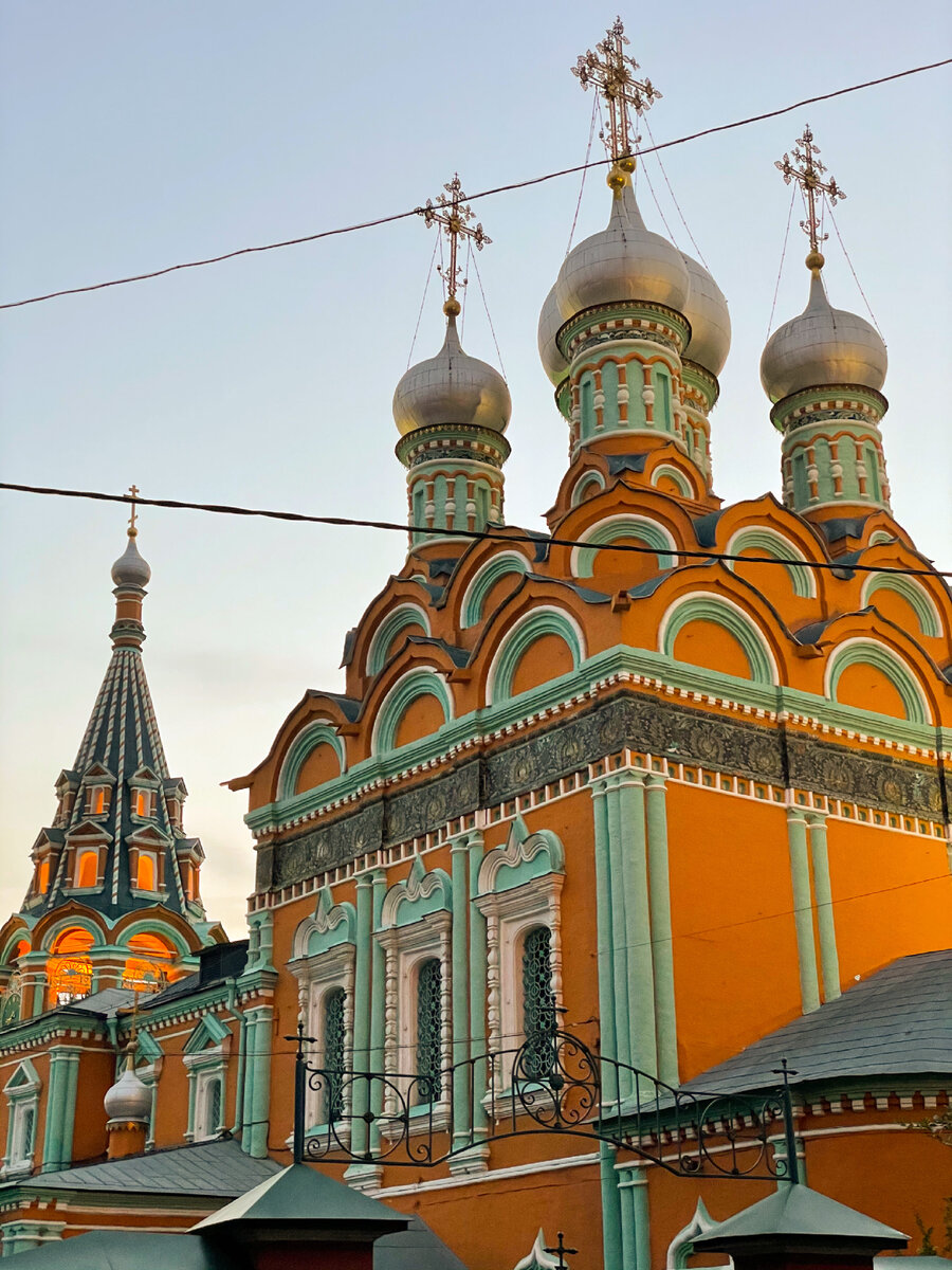 Храм Григория Неокесарийского со стороны Старомонетного переулка 