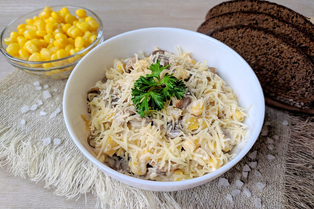 Салат с кукурузой и шампиньонами: готовим вкусное блюдо из простых  ингредиентов | Еда на каждый день | Дзен