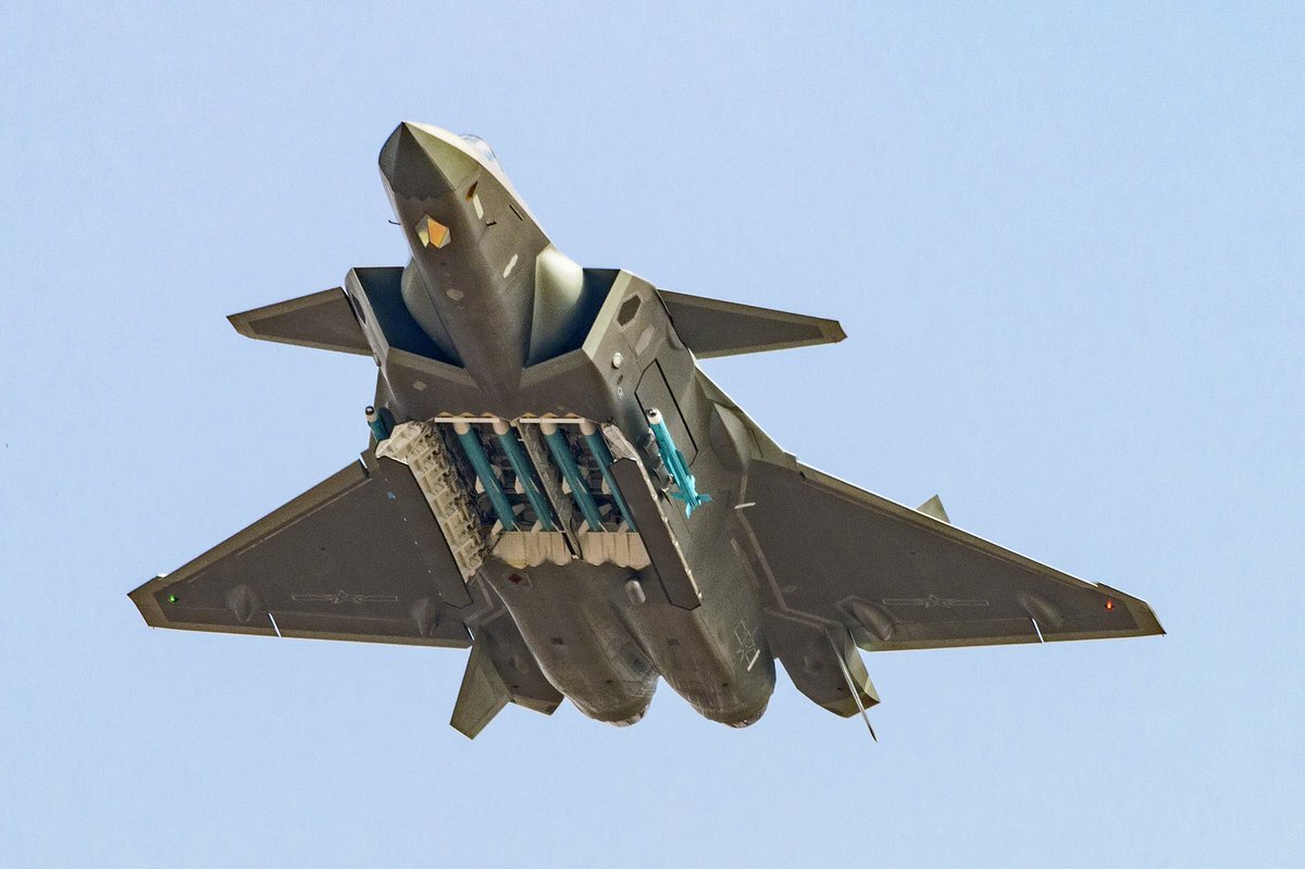 Вооружение во внутренних отсеках китайского истребителя 5 поколения J-20