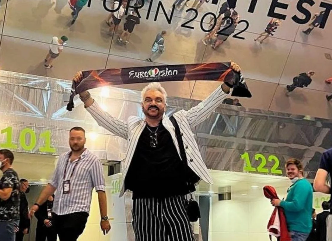 Как в той поговорке - Война войной, а обед по расписанию. Ф.К. себе не изменяет, что бы не происходило в мире, а Евровидение превыше всего