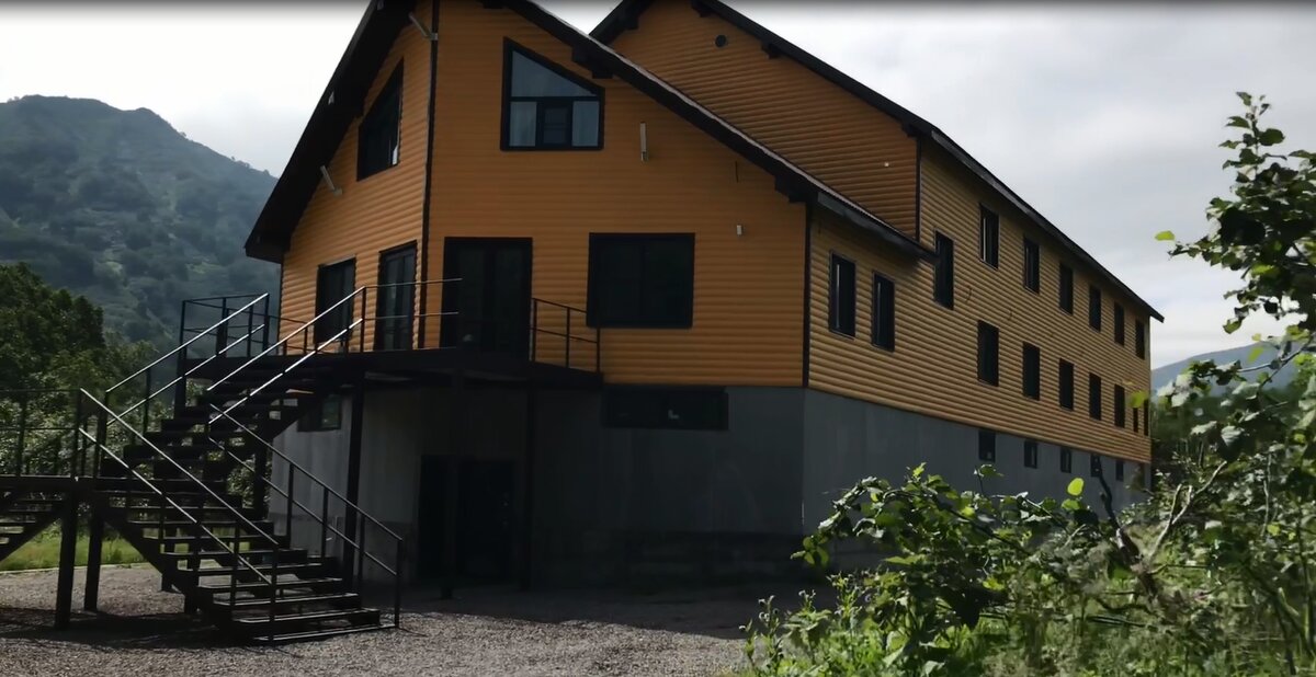 Базы у подножия водопада Бабий камень