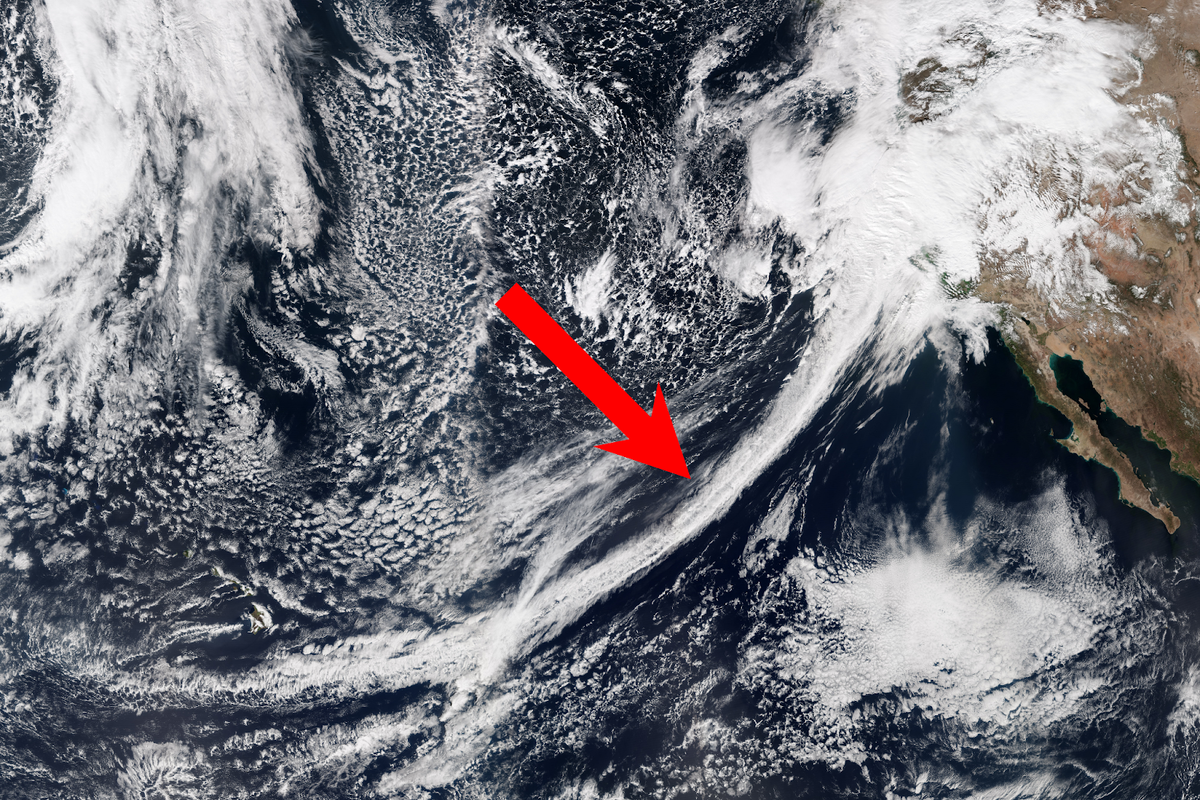 Атмосферная река изгибается от Гавайев к западному побережью США в феврале  2017 года. Фото: GPM/Suomi NPP — VIIRS/NASA