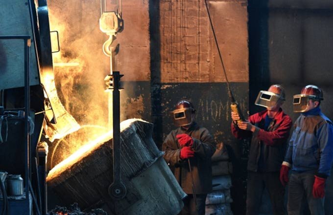 Согласно проекту Стратегии-2030, объём инвестиций в основной капитал металлургических предприятий в России в 2021 году составил 735 млрд рублей, в том числе в предприятия чёрной металлургии — 285,1 млрд рублей, в предприятия цветной металлургии — 450,2 млрд рублей. За период 2017–2021 гг. объём инвестиций в металлургию вырос в текущих ценах на 87,1%