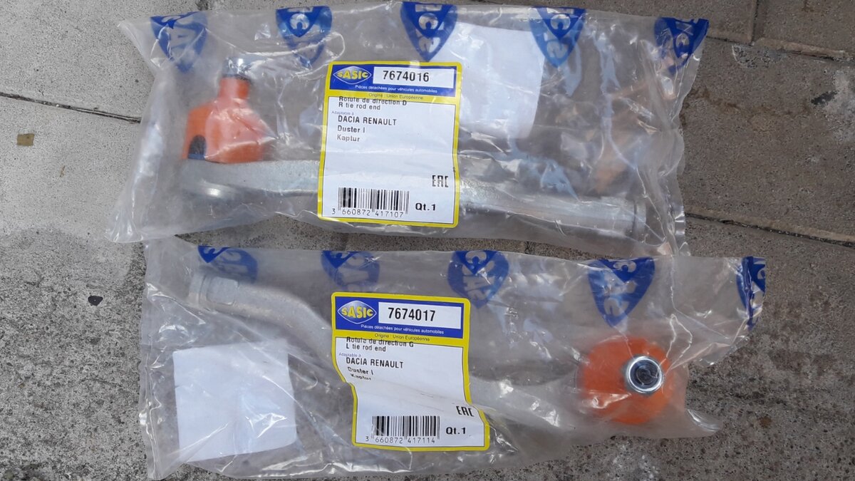 Снизу левый, сверху правый наконечники SASIC.