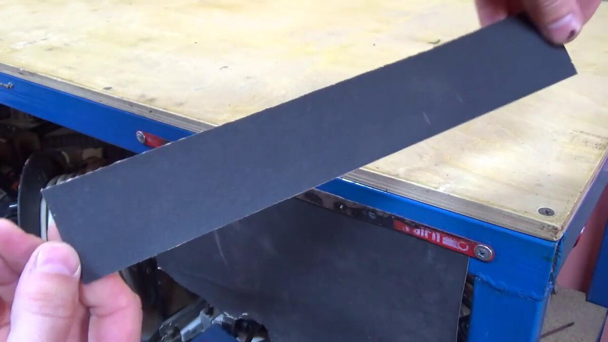 Полезное приспособление для гаража из полотна от ножовки