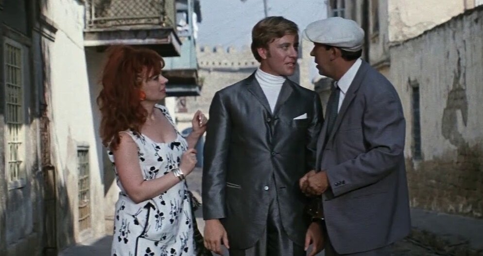 Кадр из фильма "Бриллиантовая рука"