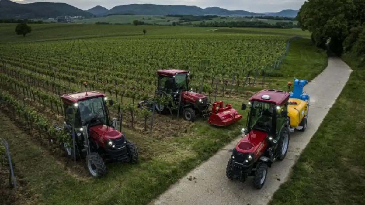 Фото: agroportal24h.cz Новые тракторы Case IH Quantum в версиях V, N, F и CL для садов и виноградников