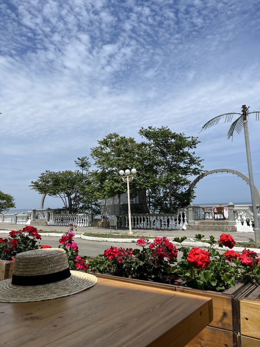 Ресторан "Лунный берег" на берегу Каспийского моря в Махачкале