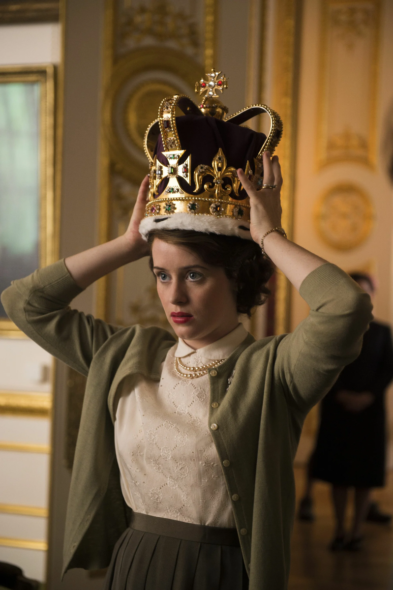 Кадр из сериала Корона в хорошем качестве (Источник - https://www.kinopoisk.ru/picture/3227946/)