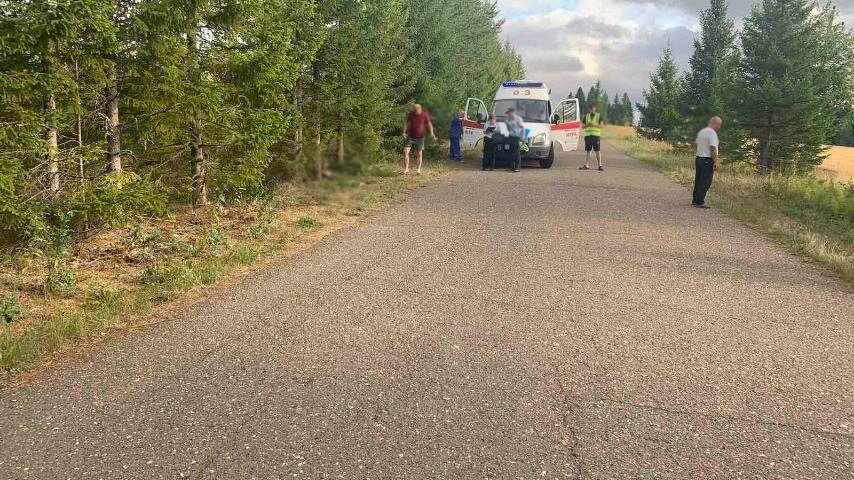     Смертельное ДТП с участием нетрезвого мотоциклиста без прав произошло в субботу 19 августа в Игринском районе Удмуртии. 36-летний мужчина погиб, отправившись в путь в нетрезвом состоянии, не имея водительских прав. Его пассажир, которому 39 лет, покалечен и доставлен в больницу.