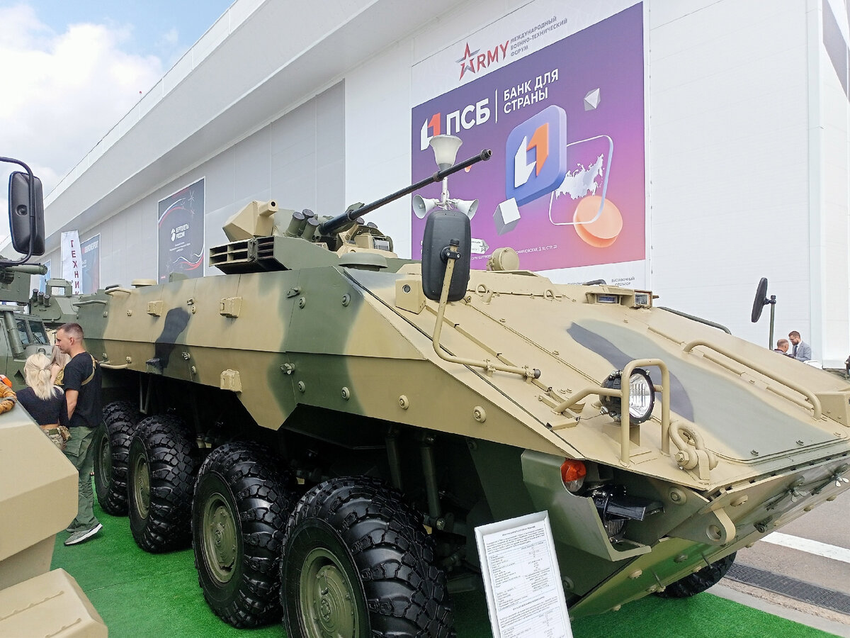 БТР-82А (улучшенный). Если смотреть внешне, то от БТР-82А остался только боевой модуль