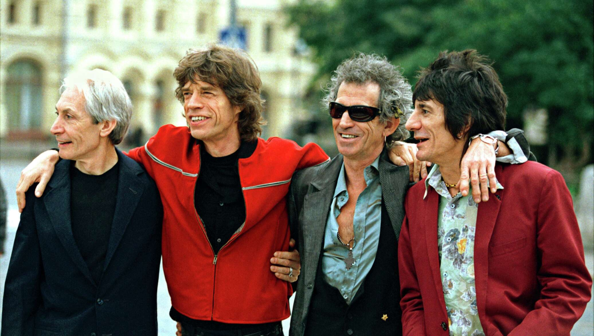 Hackney diamonds rolling. Группа the Rolling Stones. Группа the Rolling Stones 1998 в Москве. Мик Джаггер в Москве 1998. Роллинг стоунз в Москве 1998.