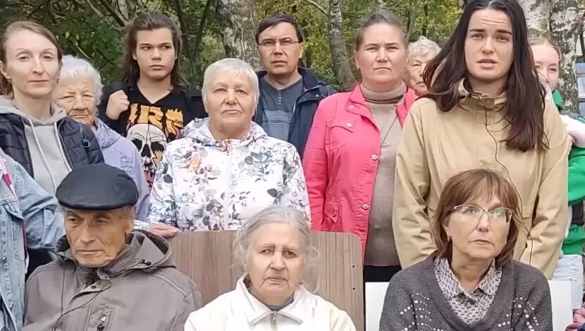     Нижегородцы записали видеообращение к президенту РФ Владимиру Путину с просьбой помочь сохранить деревья при прокладке газопровода в Щербинках. Ролик размещен в соцсети.