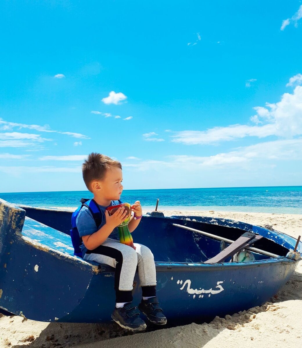 В середине мая мы отправились к морю в одну из Африканских стран.