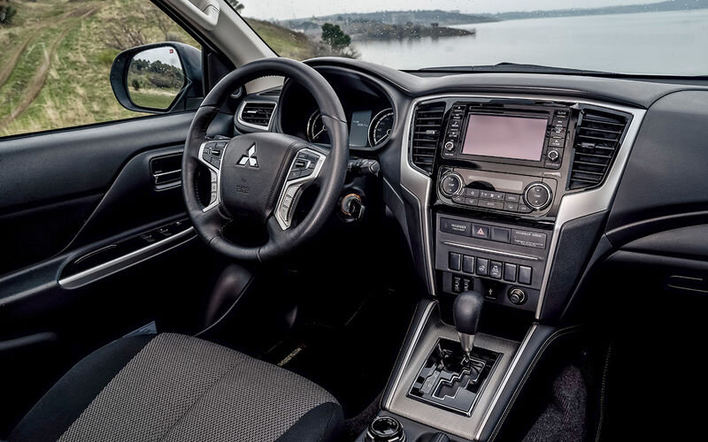  Знакомый салон разжился двухзонным климат-контролем и обогревом руля.