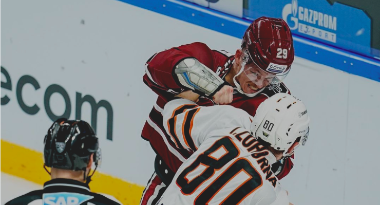 Драка между Рихардсом Маренисом и Томашем Зогорной