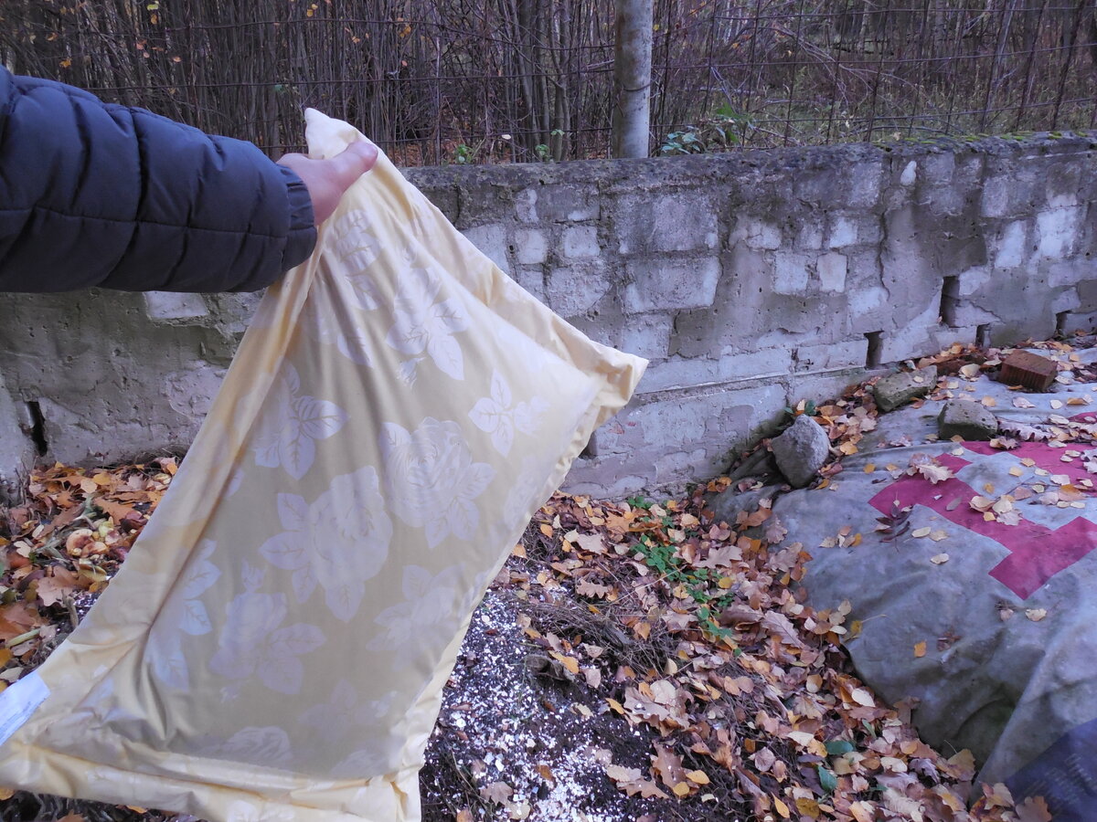 Подушка самая настоящая, и компост тоже