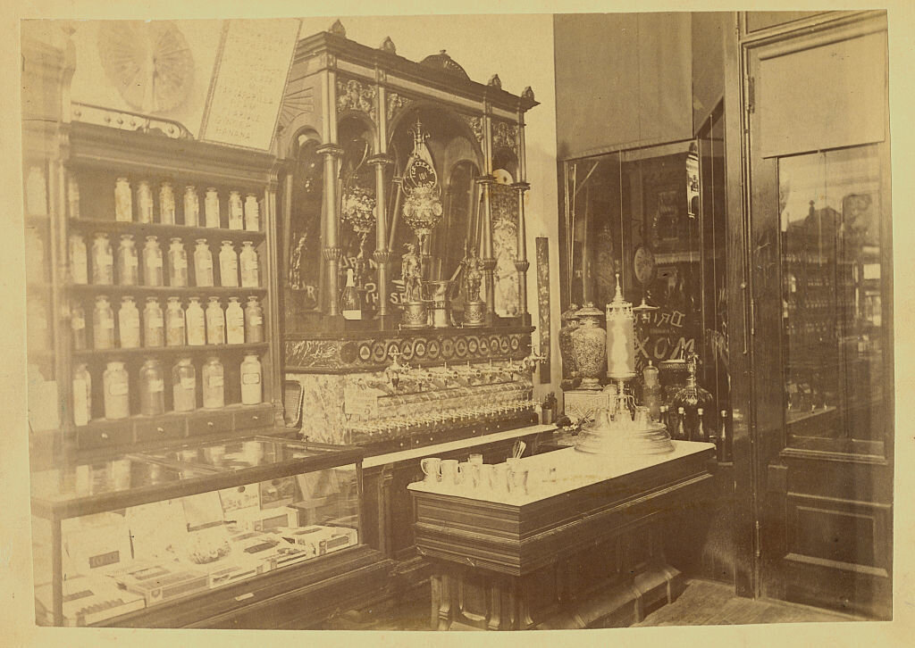 Аппарат Мэтьюса в аптеке. 