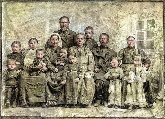 фото семьи Василия Попкова, казака Читинского острога и семьи его сына. 2 семьи...