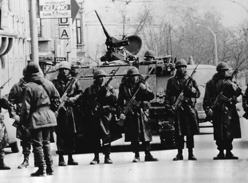 Роль военных в политической жизни Турции до последнего времени была огромной. Ведь кемалистскую революцию в стране возглавил паша, то есть, генерал Мустафа Кемаль.-4