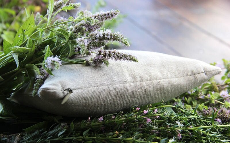 Как сделать массажную подушку из круп и лечебных трав своими руками?