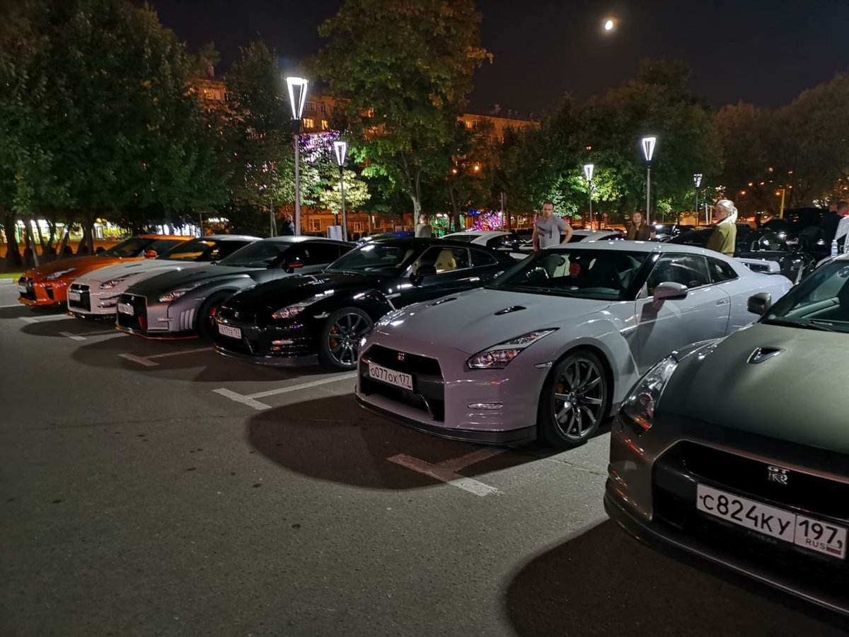 Nissan GTR r35 ночью