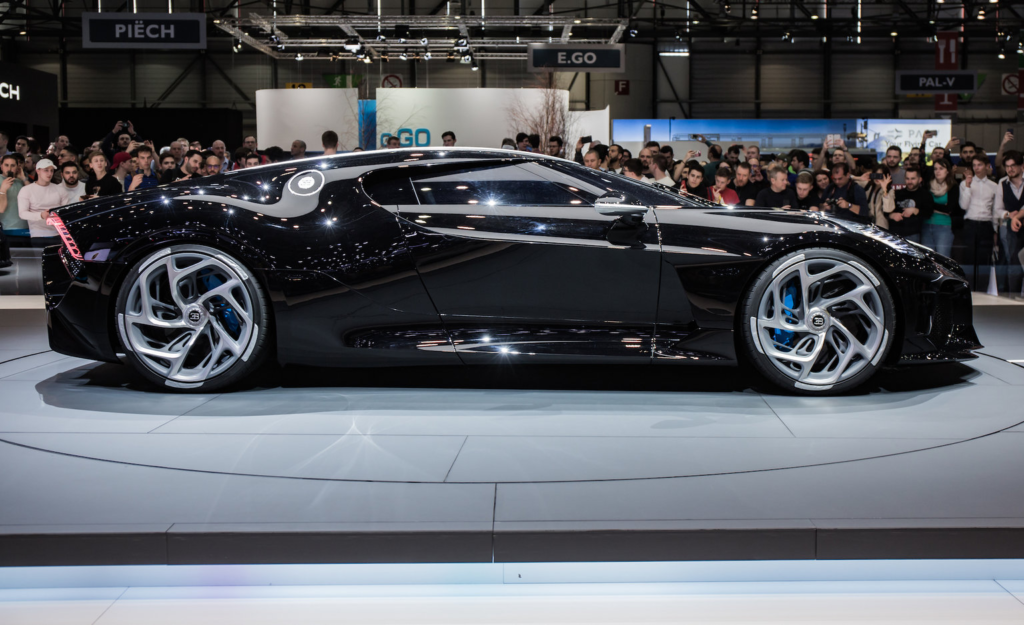 Самый дорогой л а. Роналду Бугатти Нуар. Bugatti la voiture Роналду. Бугатти Вейрон 2022 Роналду. Бугатти Криштиану Роналду.