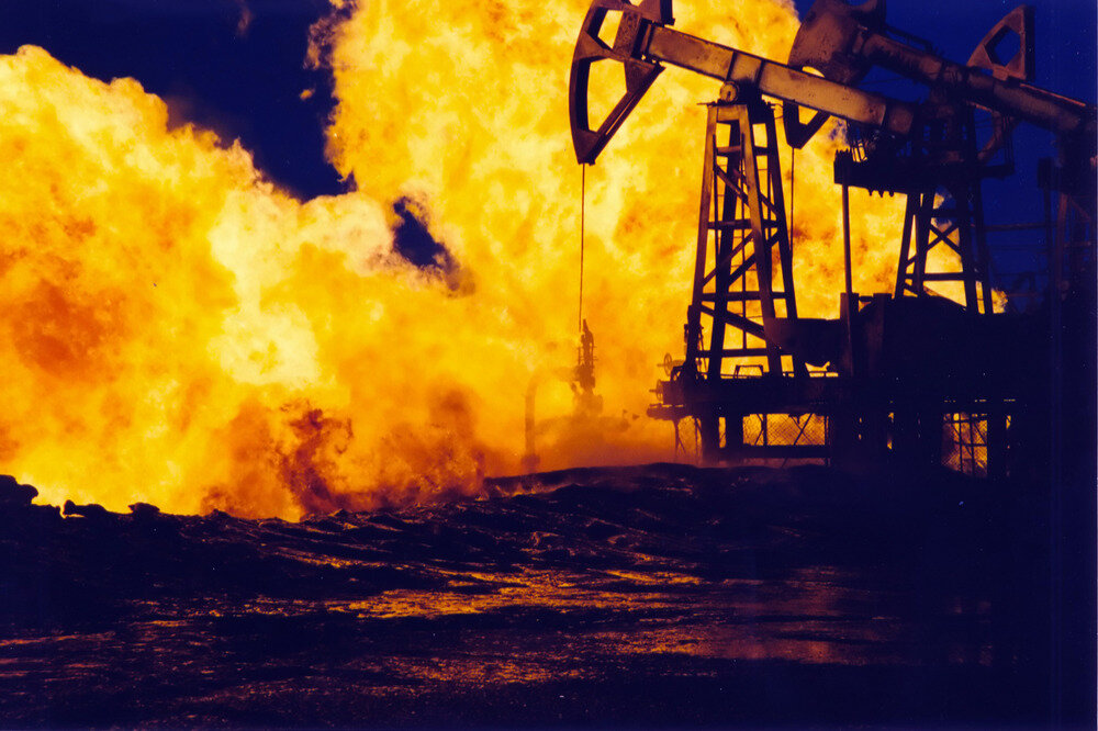 Нефтяники заявляют что нефть выгоднее добыть и сжечь. Рассказываем почему не сделать из нее бензин.  