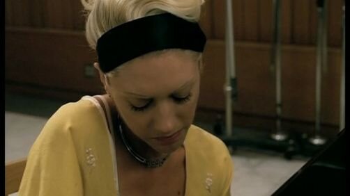 Кадр из клипа "What you waiting for?" 2004 год