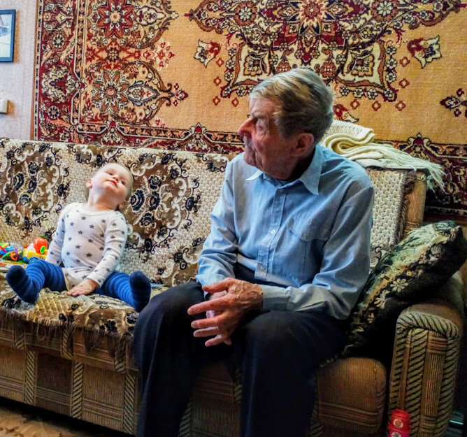 Фото из личного архива. Разные взгляды разных поколений.