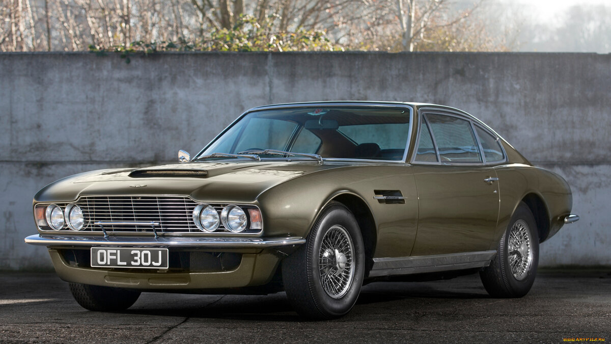 Базовая модель Aston Martin DBS V8