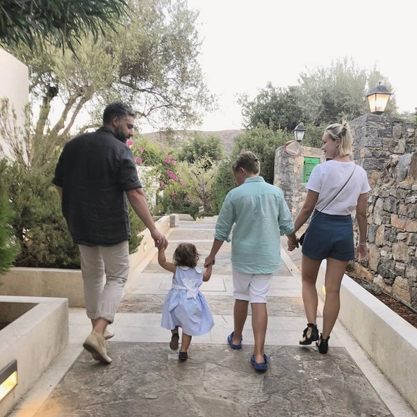 Полина с семьей.