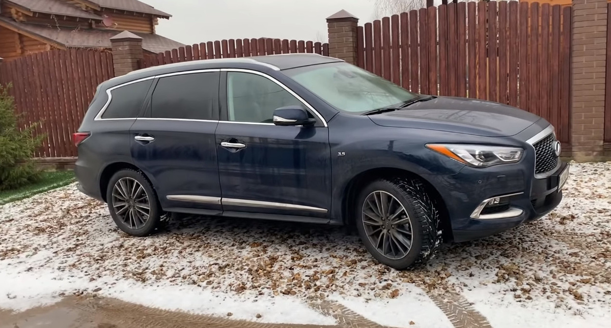 Листайте. Силуэт стремительный за счет рамки заднего стекла и натянутой на крыло фары . Такая "стрела".