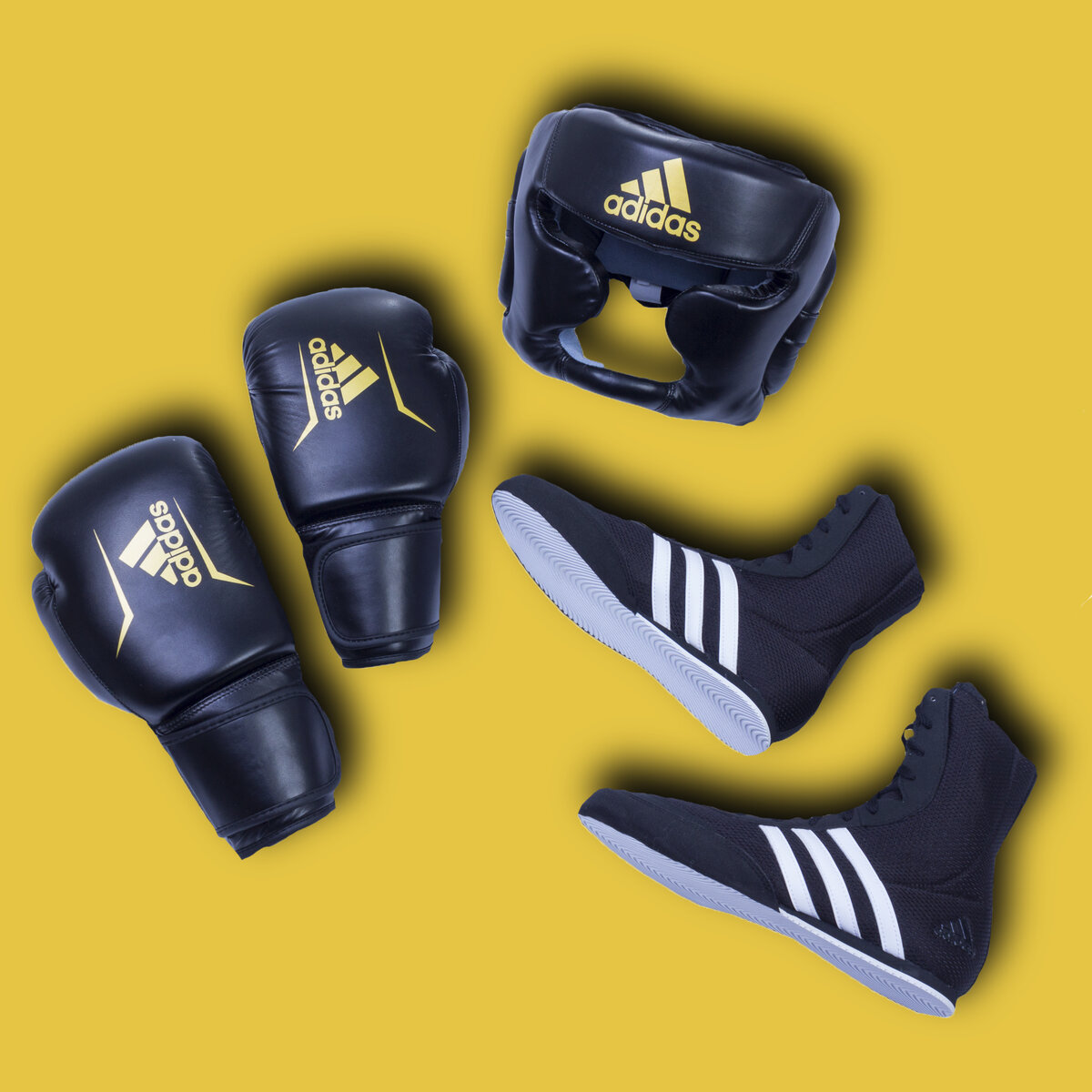 Популярная модель боксерок adidas Box Hog 2 и экипировка от adidas. 