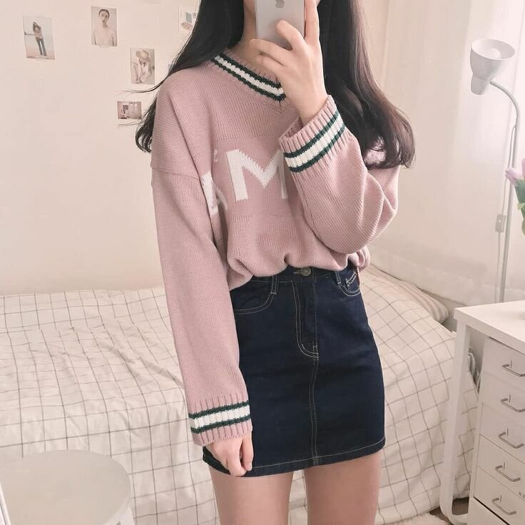 объемный вверх и более облегающий низ.