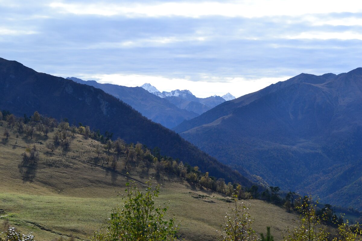 Панорамные фотографии с горы Пастухова (см. галарею). Фотографии автора
