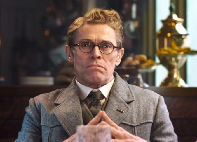 Уиллем Дефо в роли мистера Хардмана