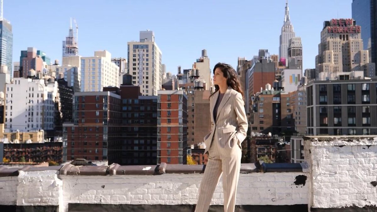 Деловая женщина в большом городе