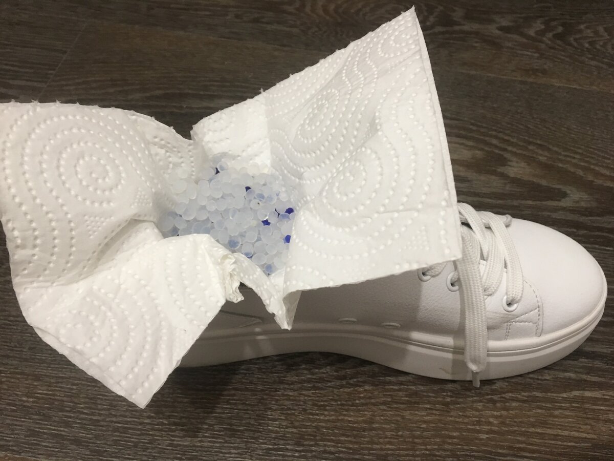 Вместо носка, отлично подойдёт и бумажное полотенце