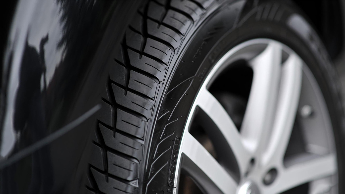 Автомобильная шина после чернения